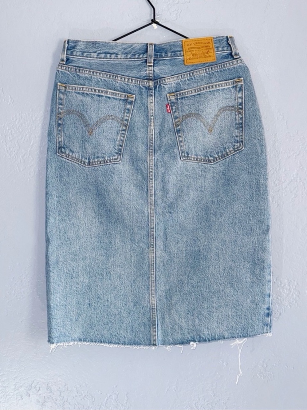 NWOT Levi's High-Rise Deconstructed Midi Denim Skirt - Size 29 - Button Fly - Picture 3 of 10
